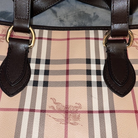 Burberry 100% Authentic tote bag excellent condition - Picture 16 of 17